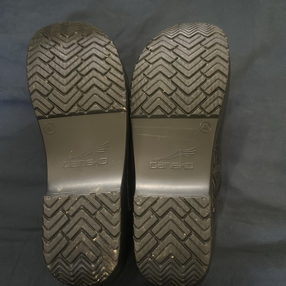 Dansko black leather with flower patterns size 40. - Picture 6 of 12